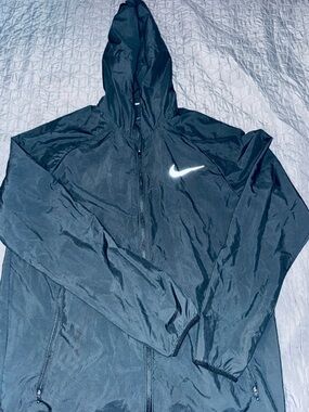 Nike Men's Black Hooded Windbreaker Jacket